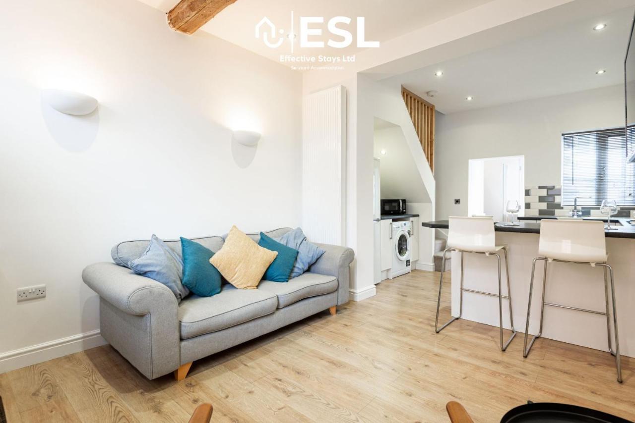 2 Bedroom Terrace Cottage, Parking, 5 Minutes Drive To Royal Shrewsbury Hospital Luaran gambar