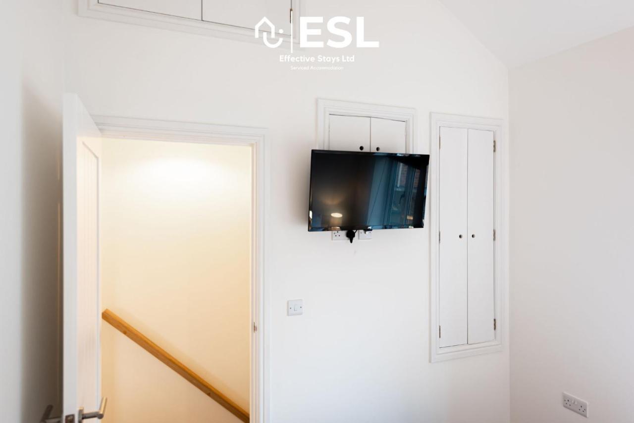 2 Bedroom Terrace Cottage, Parking, 5 Minutes Drive To Royal Shrewsbury Hospital Luaran gambar